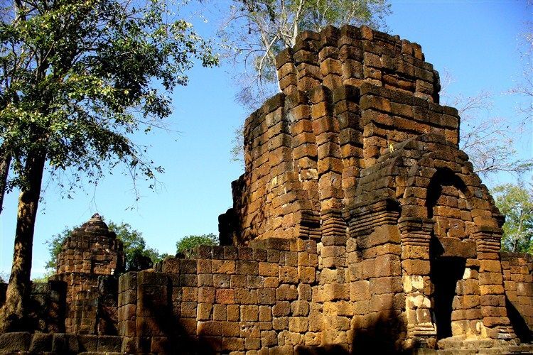 Capture the timeless beauty of Muang Sing’s spiritual heritage